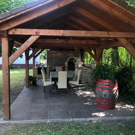 Five Season's Lakehouse